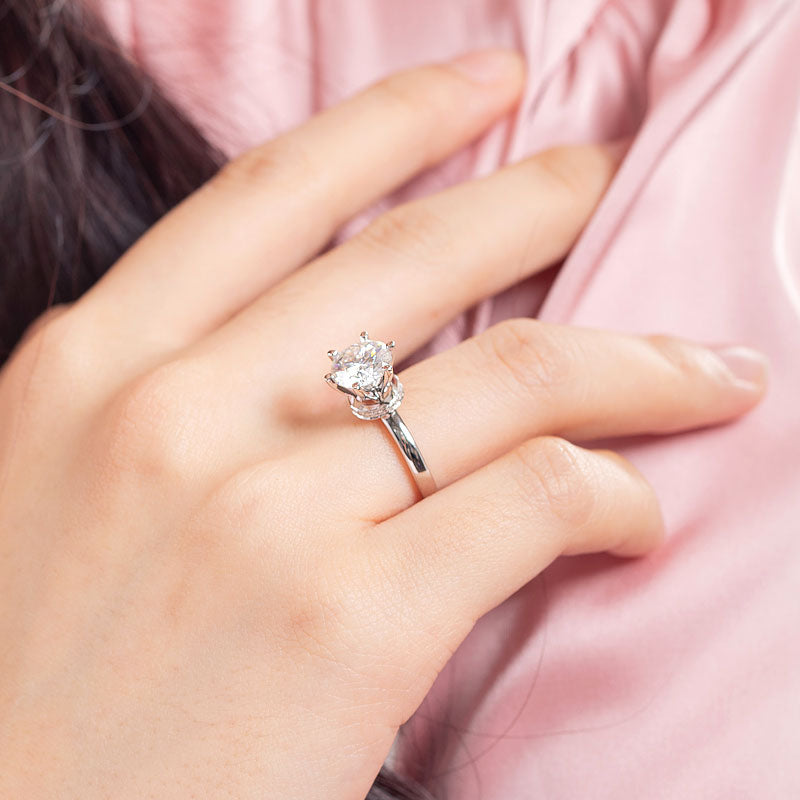 2 Carat Moissanite Diamond (8 mm) 6 Claws Engagement Ring 925 Sterling Silver